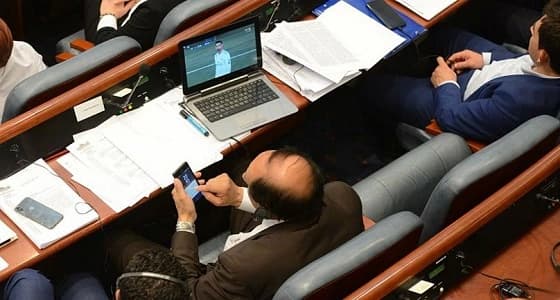 بالصور..اليوفي والريال أهم من البرلمان