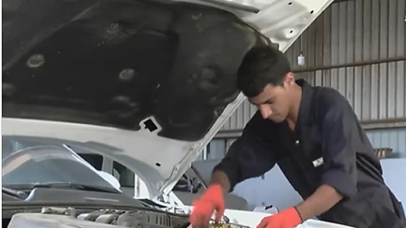 بالفيديو.. قصة شاب جامعي حول هويته لمصدر رزق في تبوك