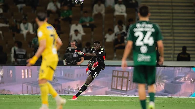 الأهلي يفوز على التعاون بثنائية نظيفة .. فيديو