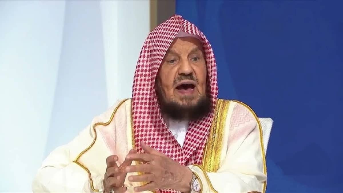 المنيع: يجوز للمسافر للعلاج خلال رمضان الإفطار طوال المدة .. فيديو