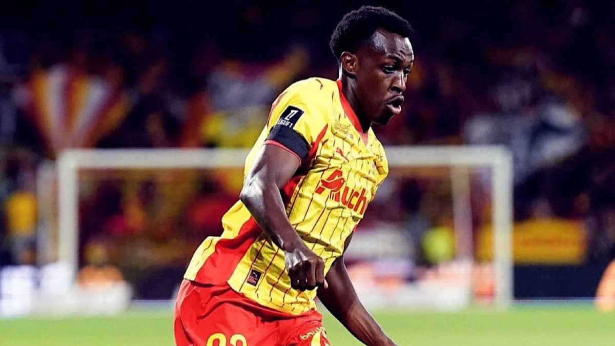 الغيامة يكشف سبب تعثر صفقة انتقال سعود عبدالحميد للهلال..فيديو