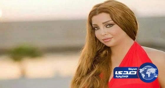 بالصورة.. رولا يموت تثير جدلا بملابس سانتا كلوز !