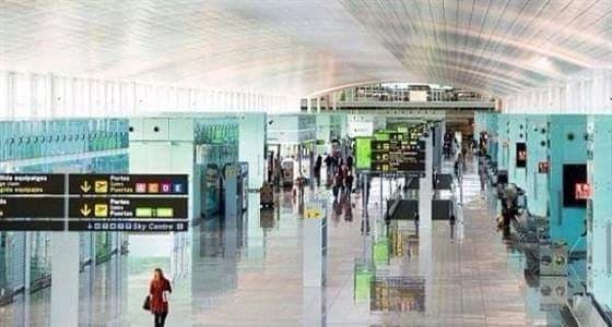 فتاتان تتخذان من مطار برشلونة مأوى لهم 4 أيام