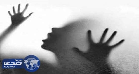 طالبة ترفض صداقة إبن البوّاب فتناوب على اغتصابها مع صديقه